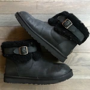 EUC- UGG SHORT BOOT- SIZE 7